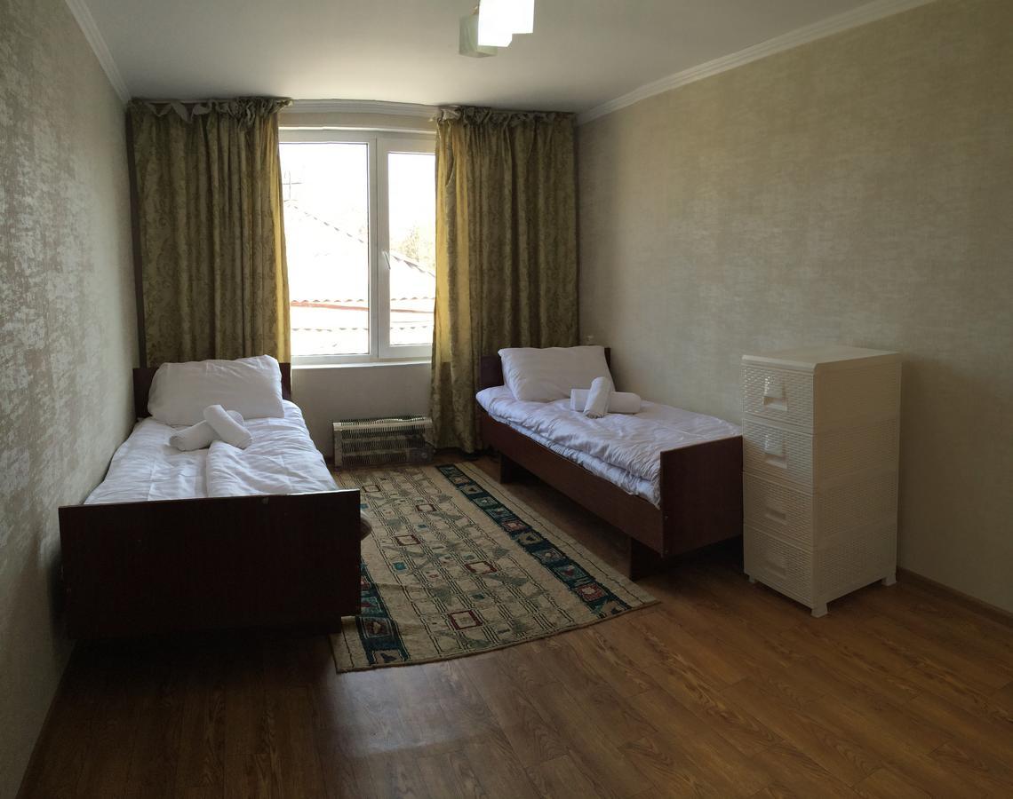 Holiday Hostel House Bishkek Exterior photo