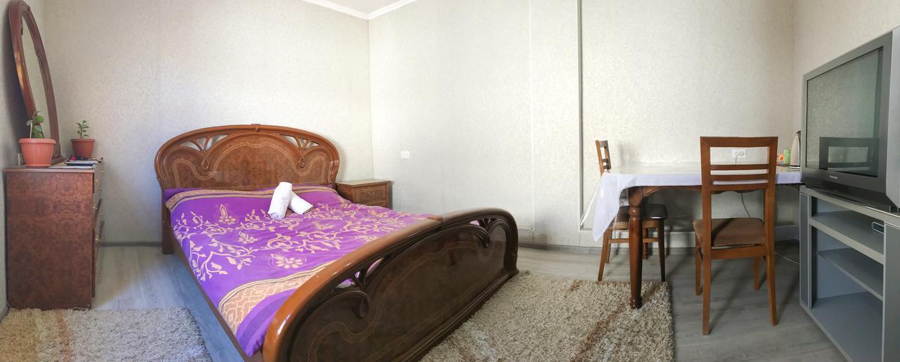 Holiday Hostel House Bishkek Exterior photo