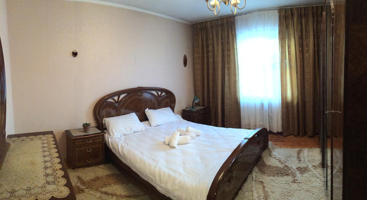 Holiday Hostel House Bishkek Exterior photo