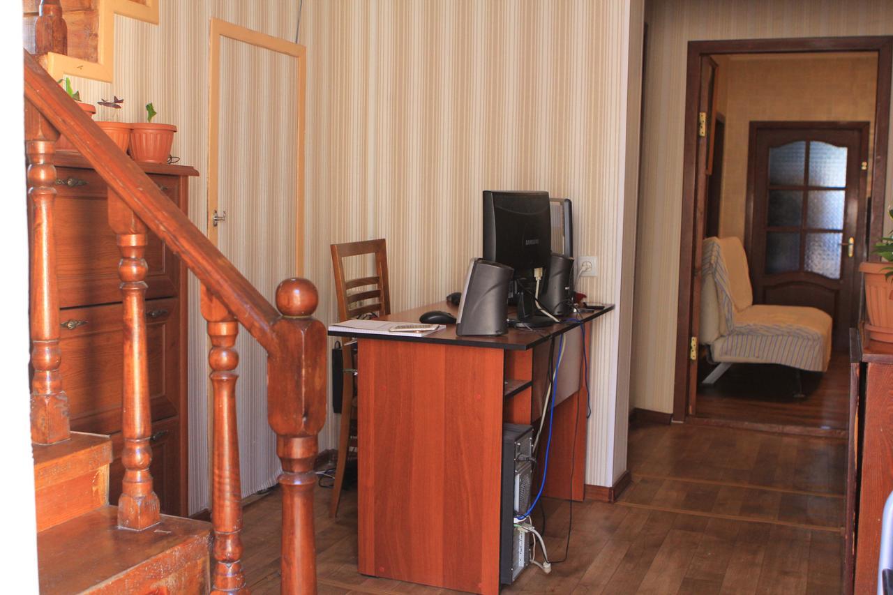 Holiday Hostel House Bishkek Exterior photo