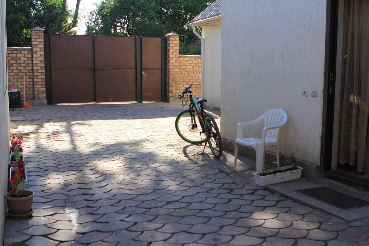 Holiday Hostel House Bishkek Exterior photo